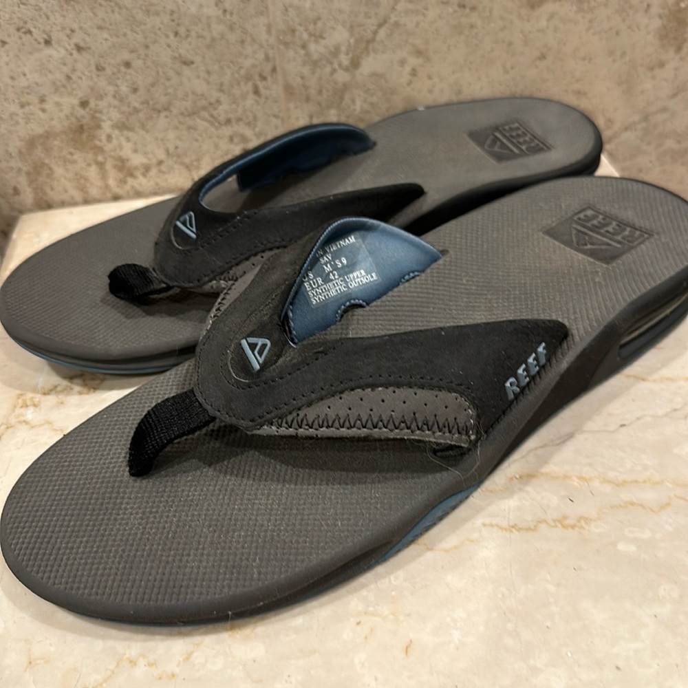 Men’s reef flip flops size 9  42 eur